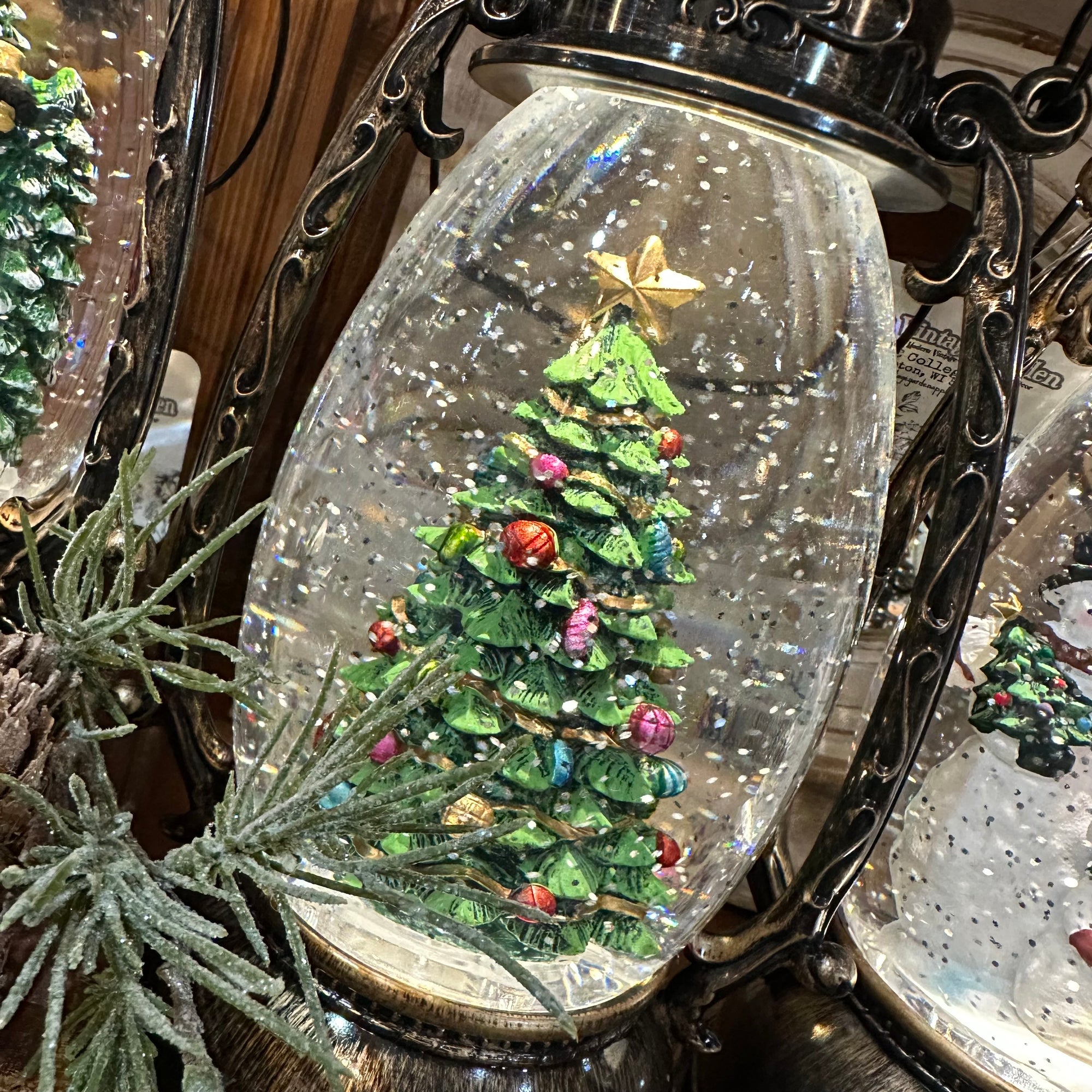 Holiday Scene Spinning Water Globe | Battery Operated