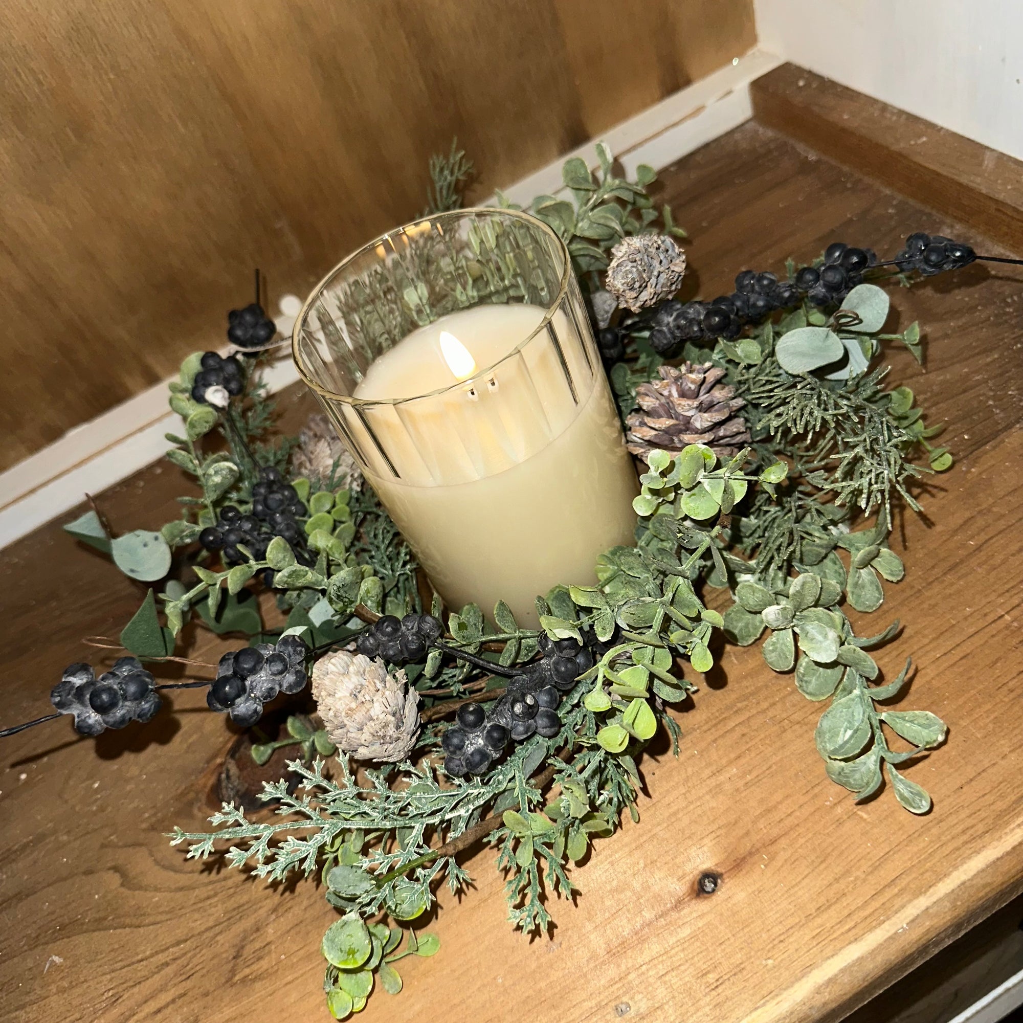 Cedar Berry & Pinecone Ring | 12"