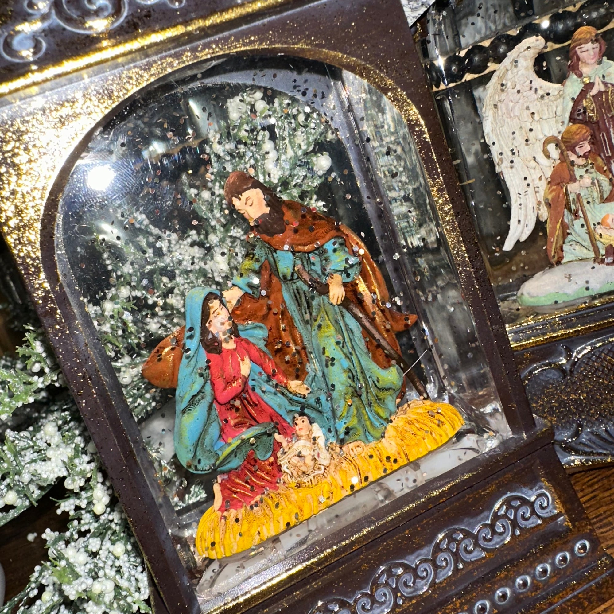 Nativity Scene Spinning Water Globe | Battery Operated