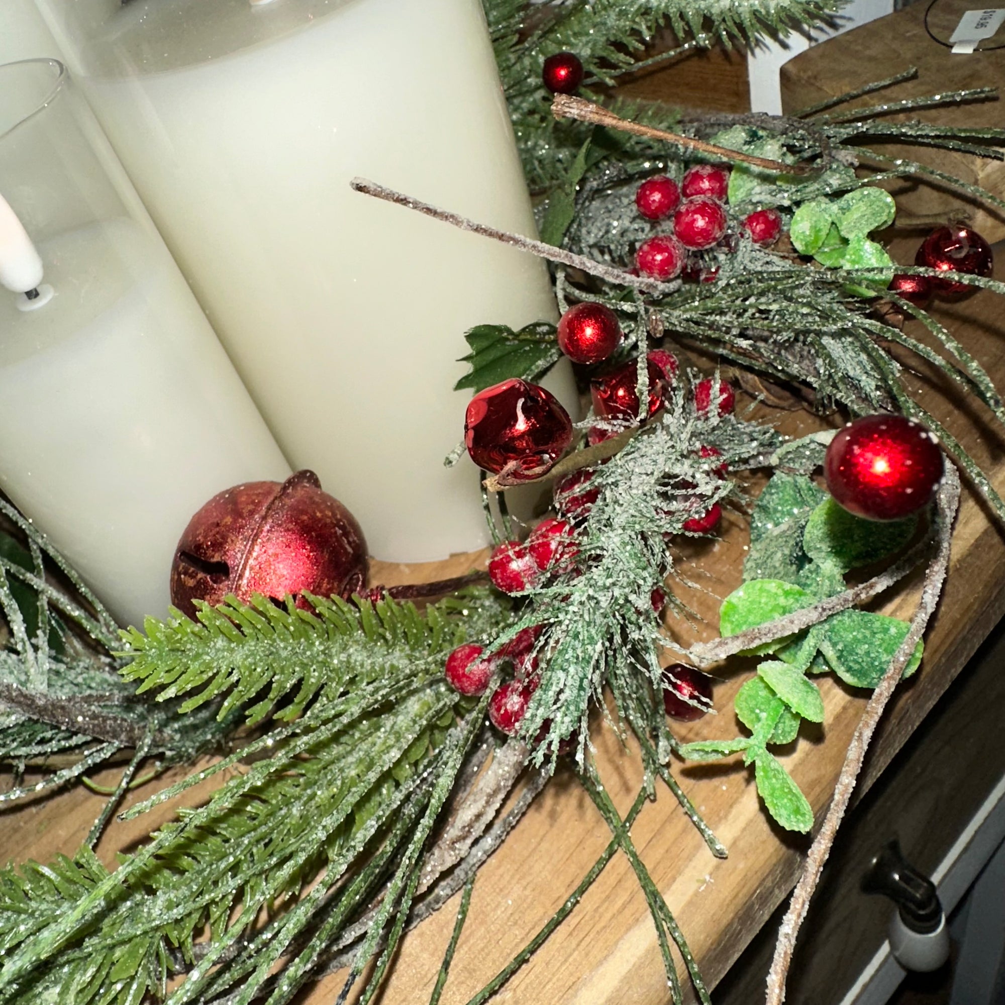 Red Berries & Jingle Bells Ring