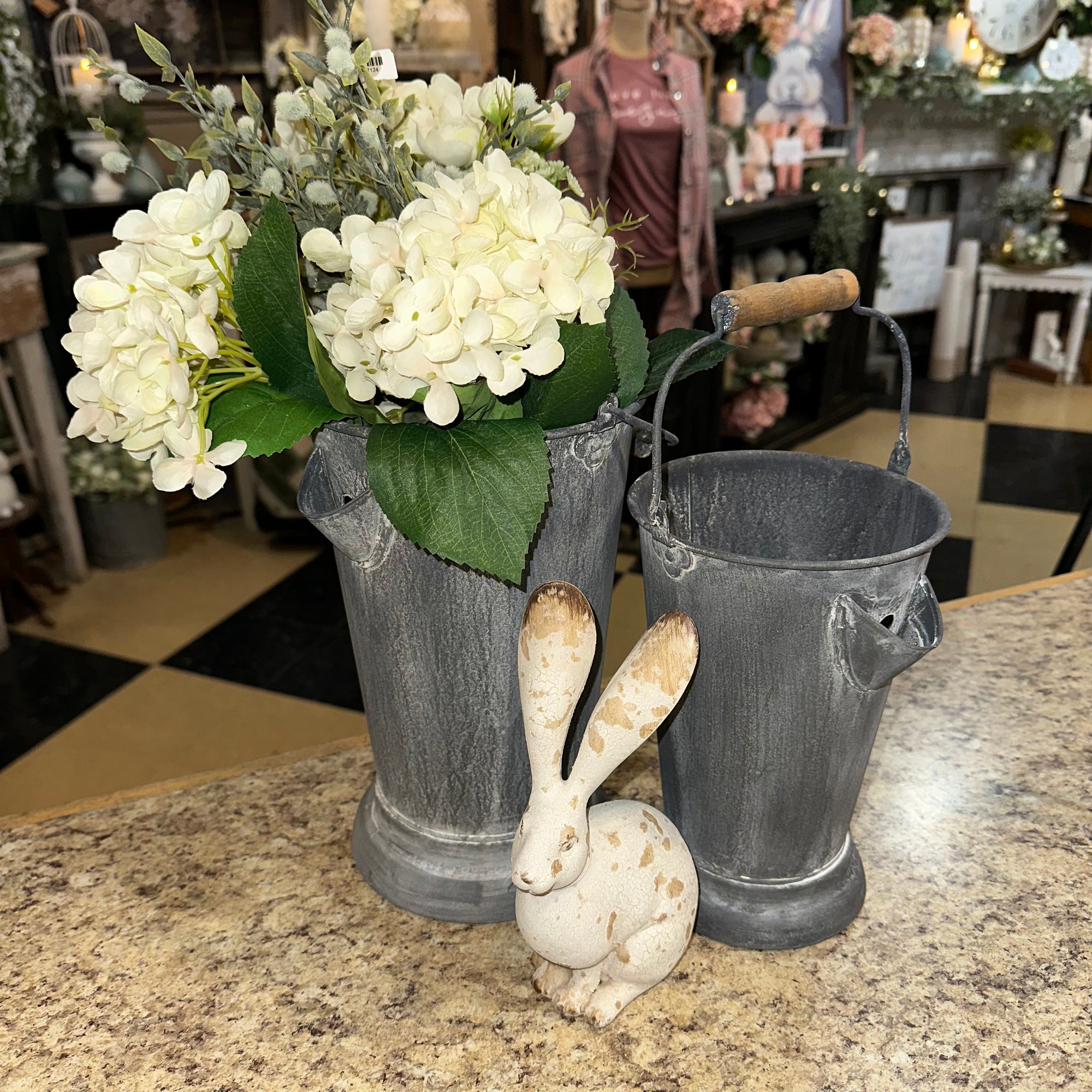 Farmhouse Spout Bucket