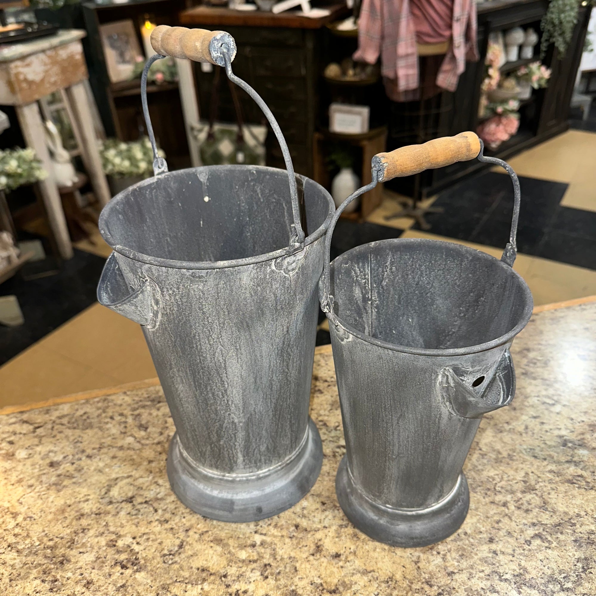 Farmhouse Spout Bucket