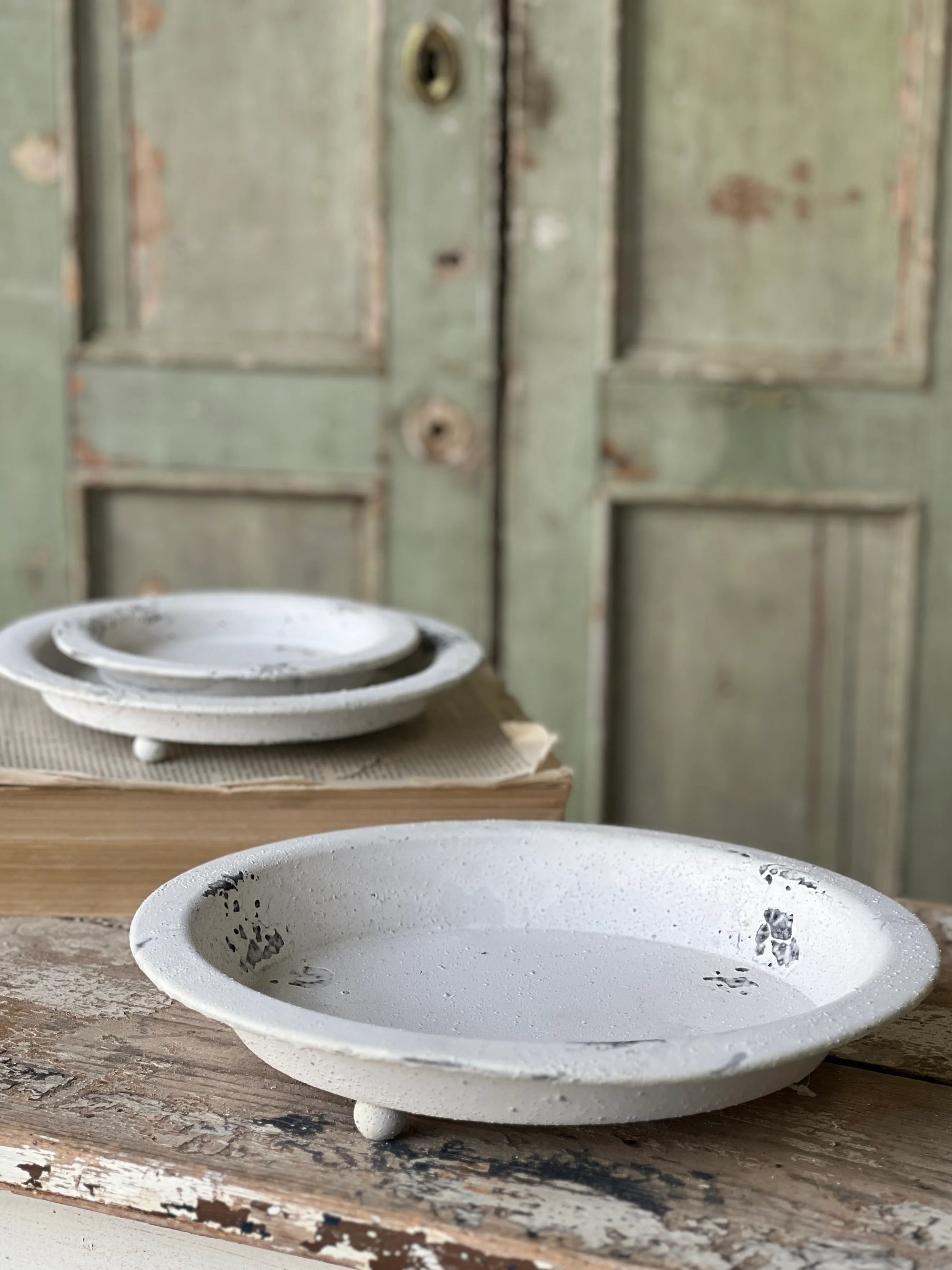 Distressed Metal Footed Tray | Farmhouse White