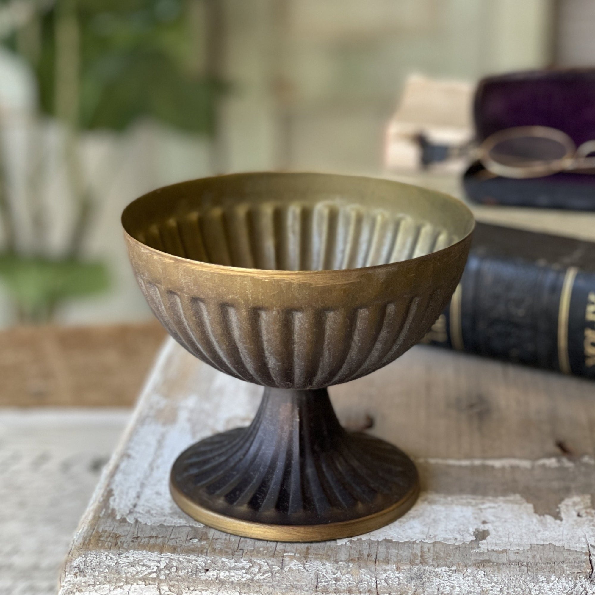 Gwen Urn | Antique Brass | 4" & 7"