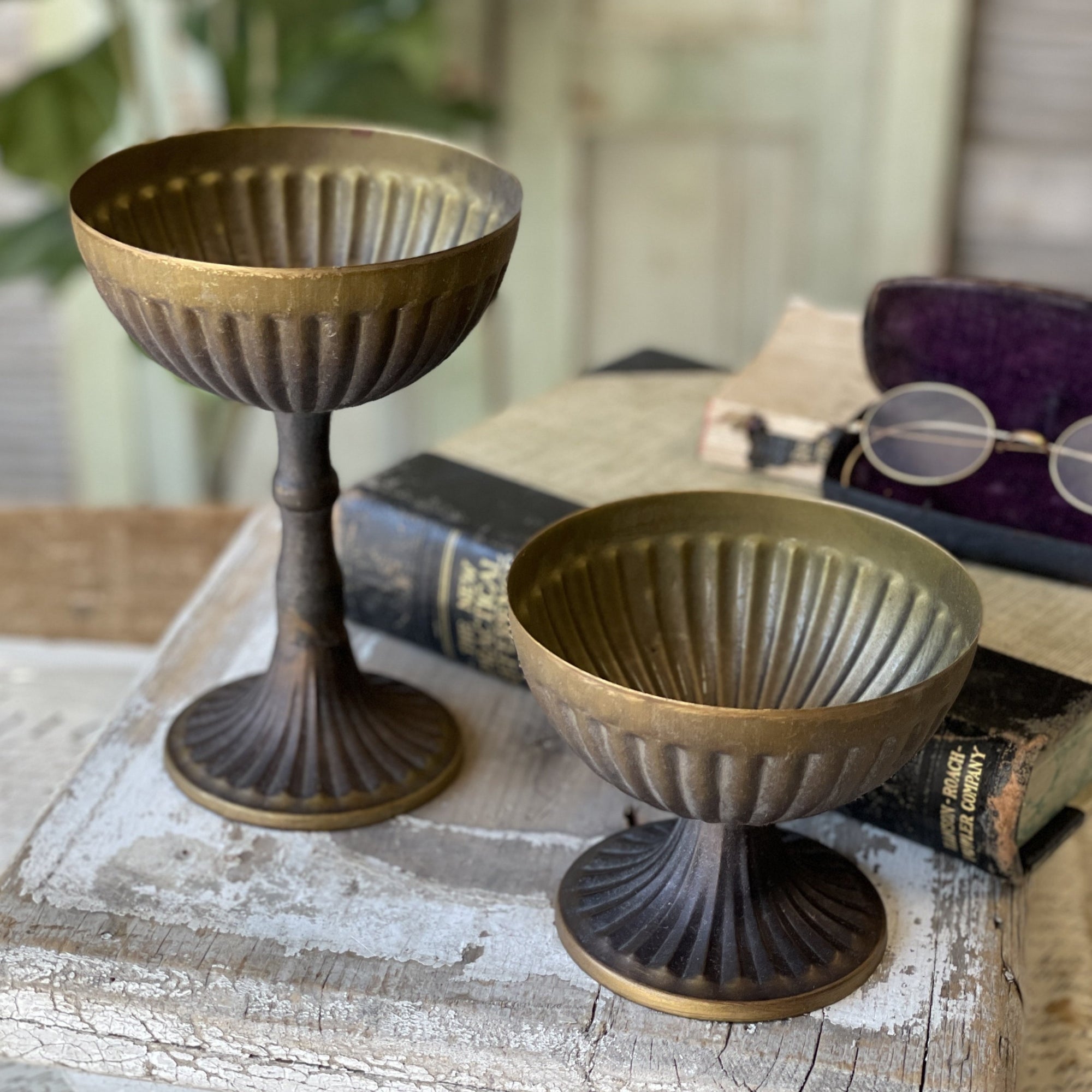 Gwen Urn | Antique Brass | 4" & 7"