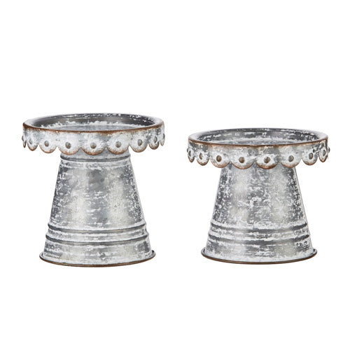Scalloped Edge Pedestals | Metal