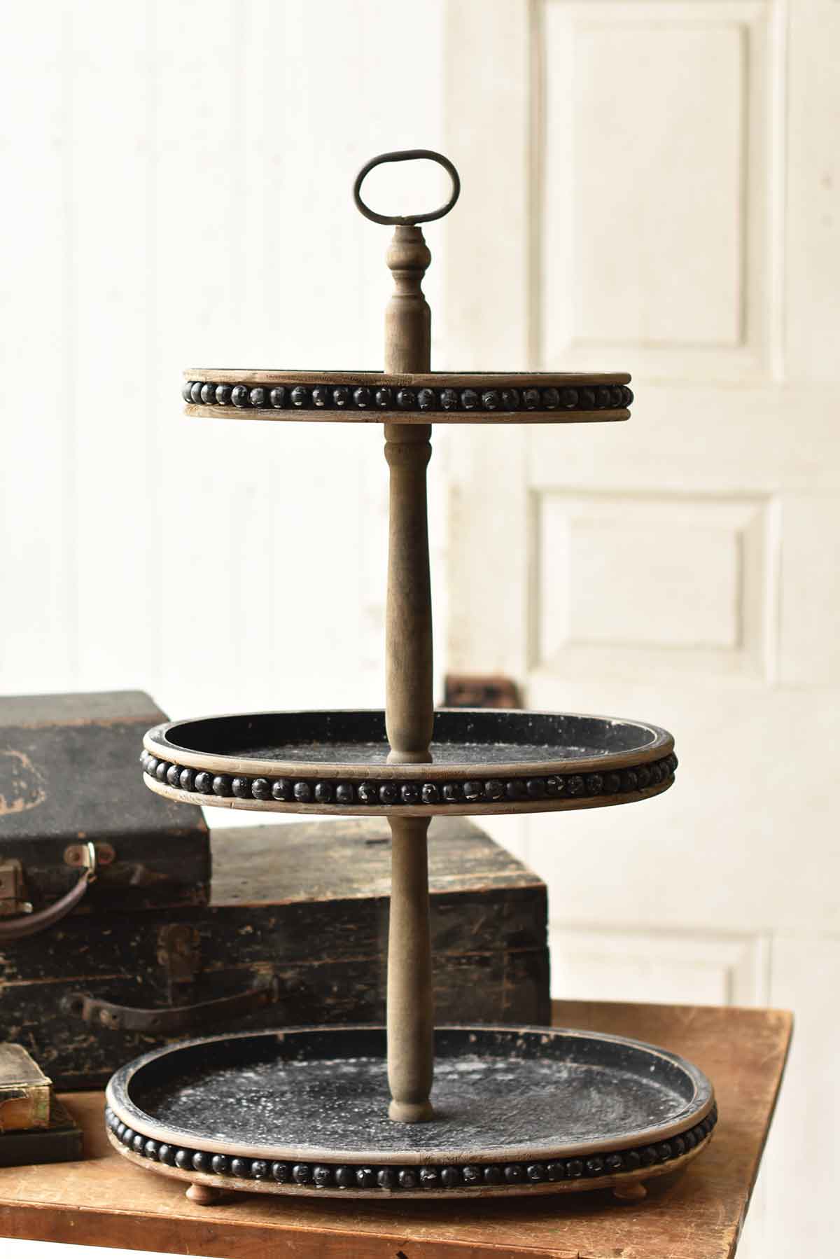 Beaded, Three Tiered Pedestal | Black