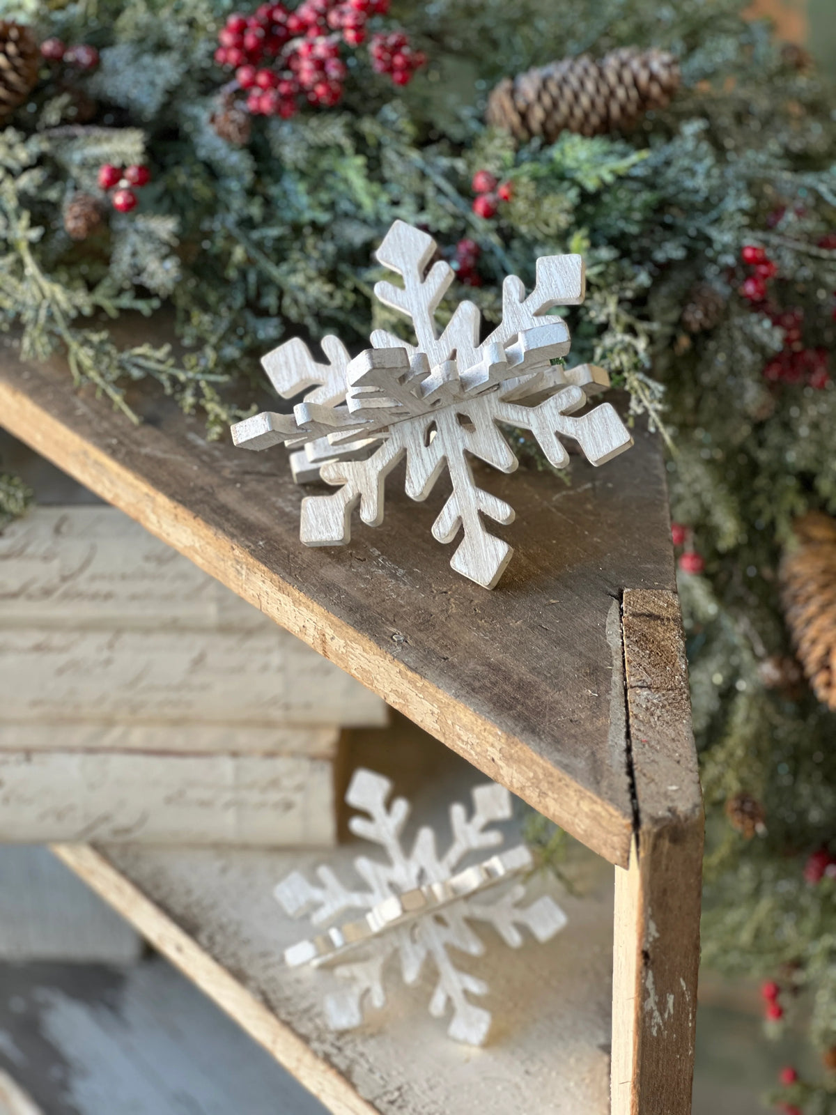 Snowflake Sitter | Wood