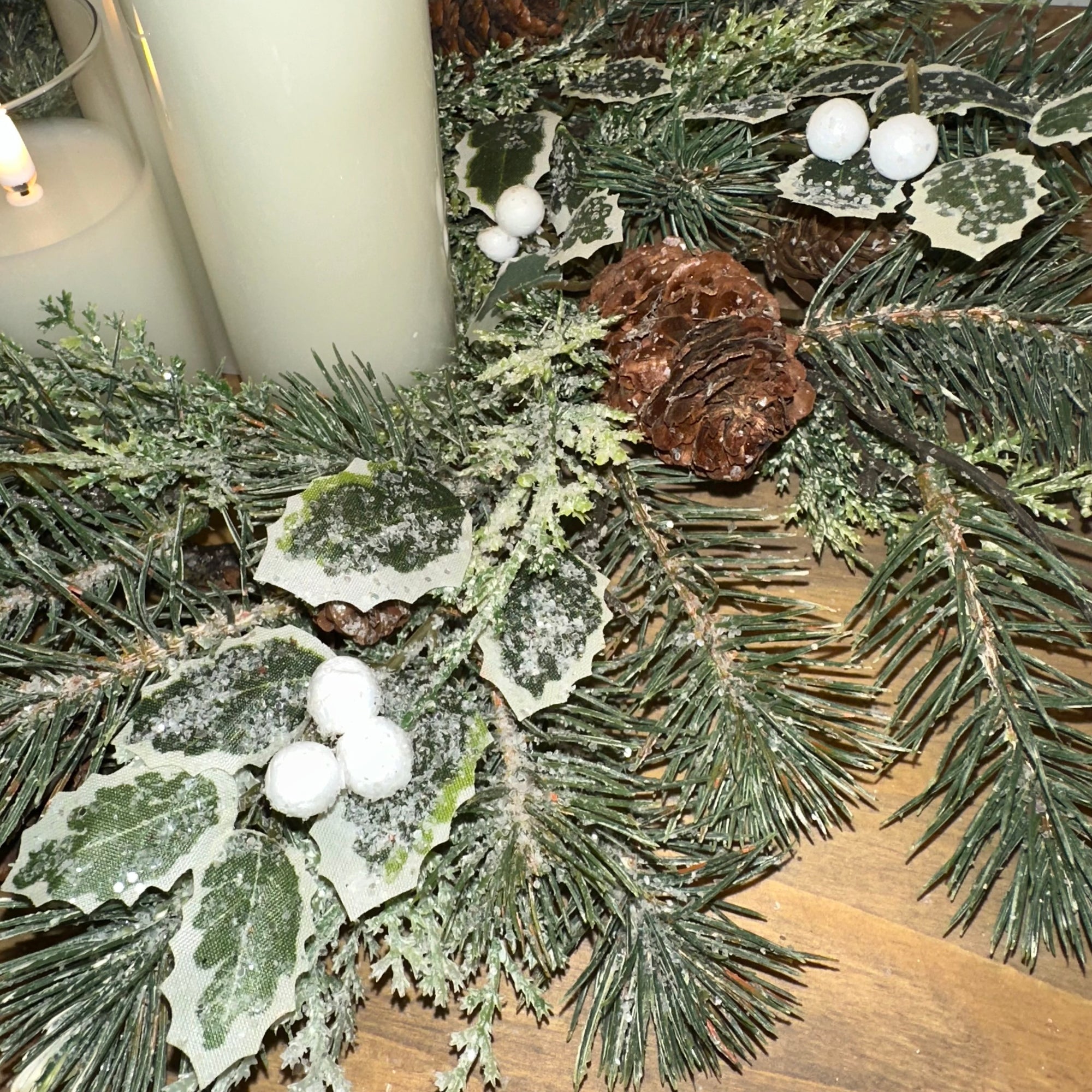 Iced Oxford Pine & Berries Ring | 16"