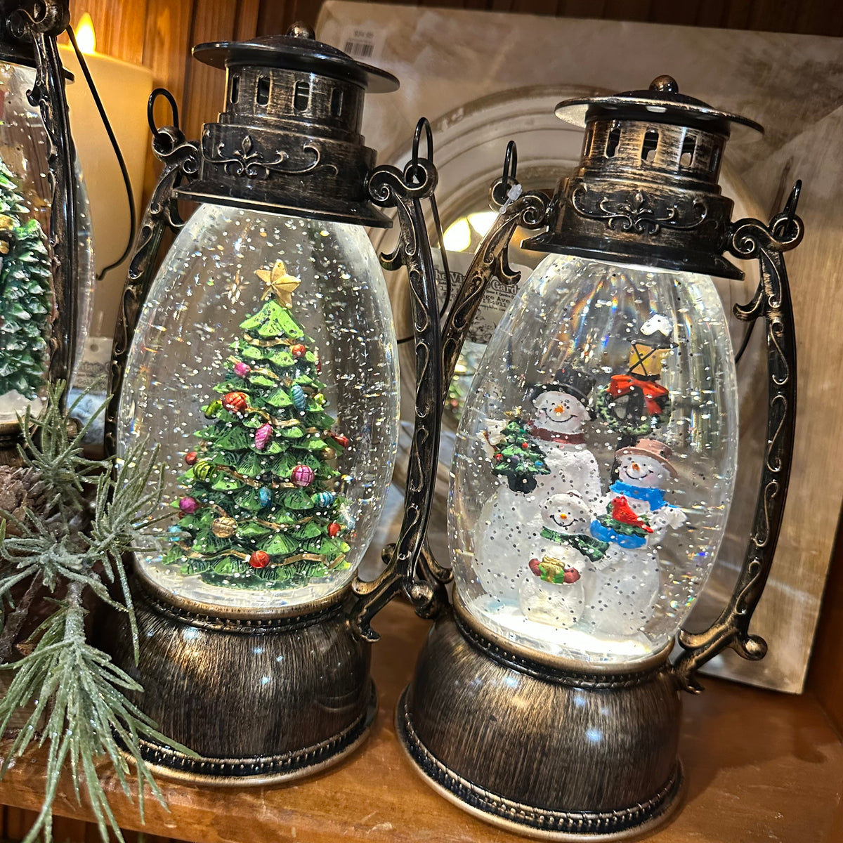 Holiday Scene Spinning Water Globe | Battery Operated