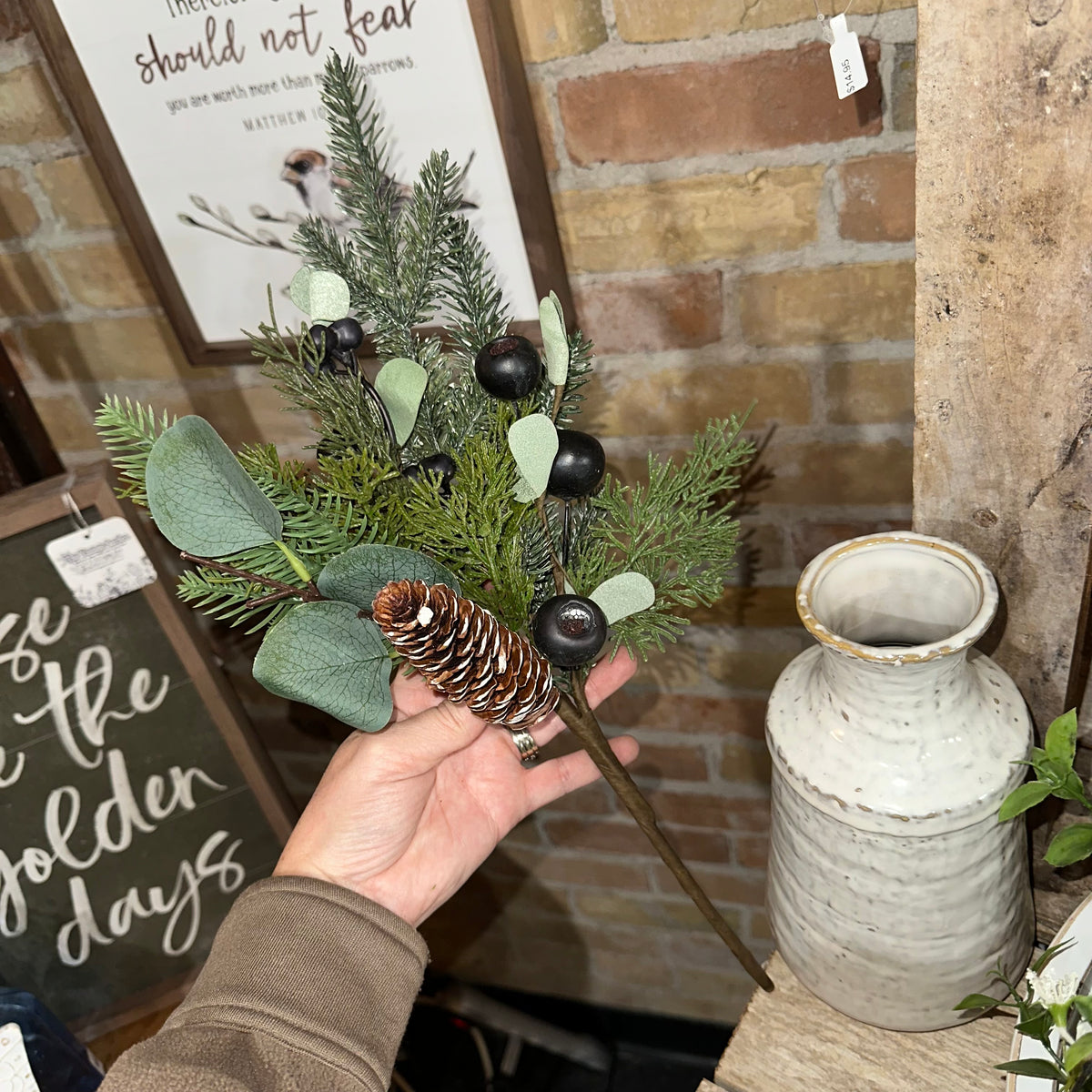 Pine &amp; Berry Spray | 12&quot;