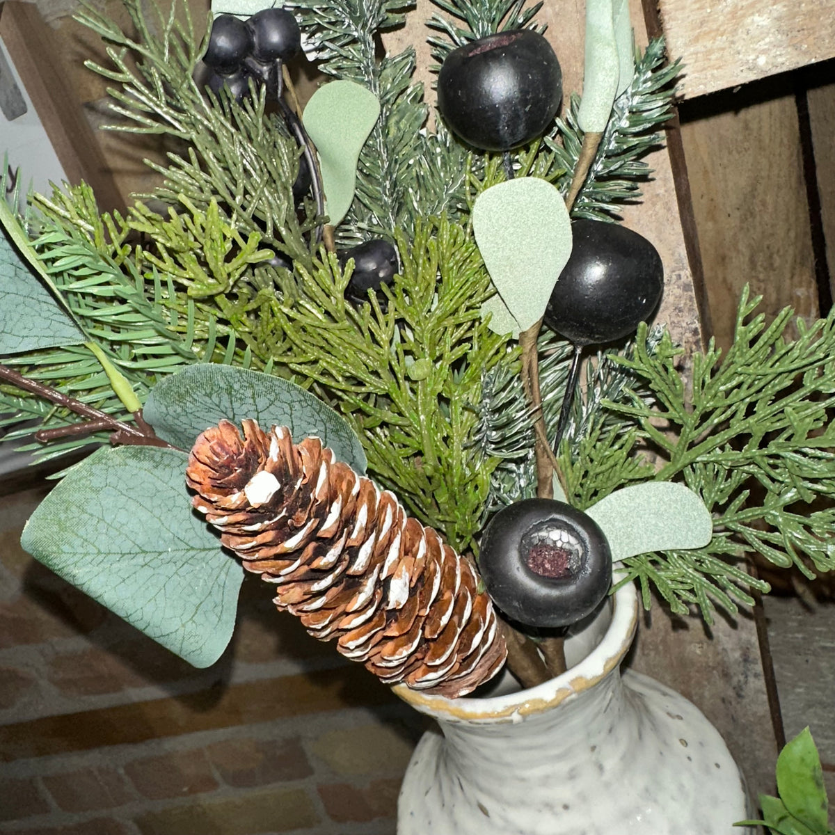 Pine &amp; Berry Spray | 12&quot;