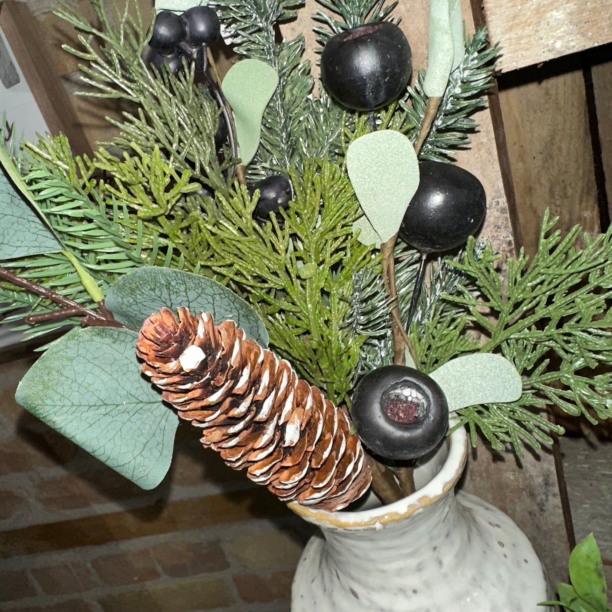 Pine & Berry Spray | 12"