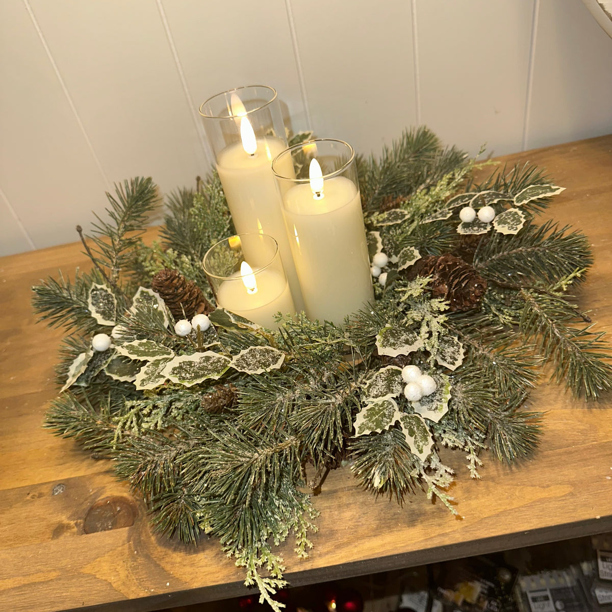 Iced Oxford Pine &amp; Berries Ring | 16&quot;