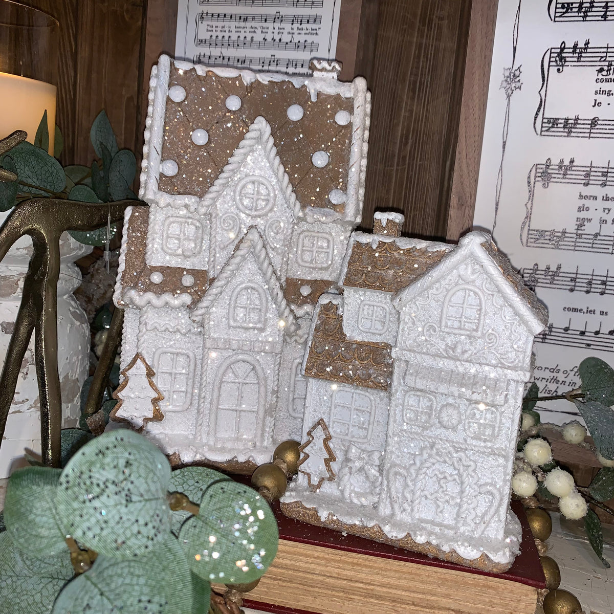 White Iced Gingerbread House | 8.25&quot;