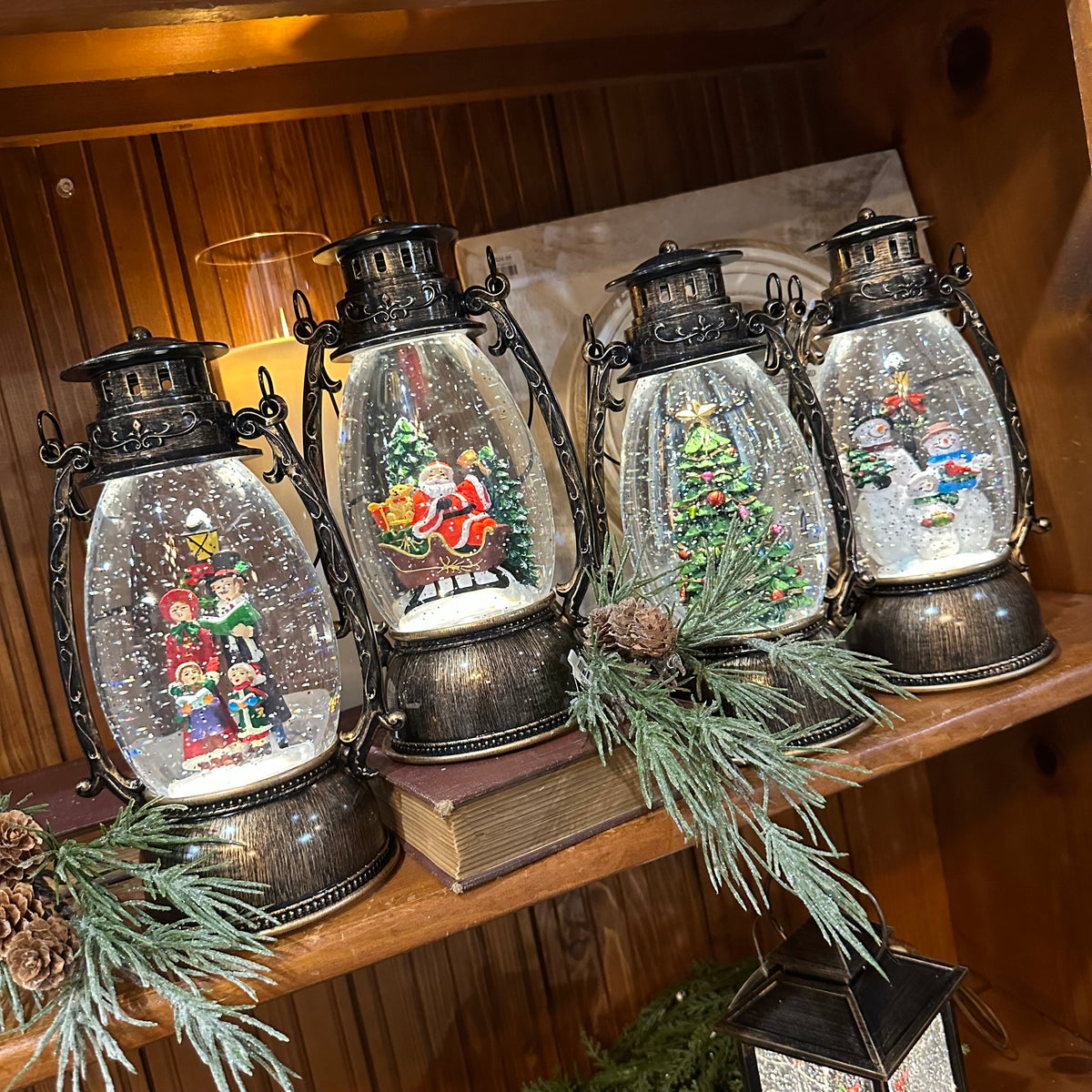 Holiday Scene Spinning Water Globe | Battery Operated