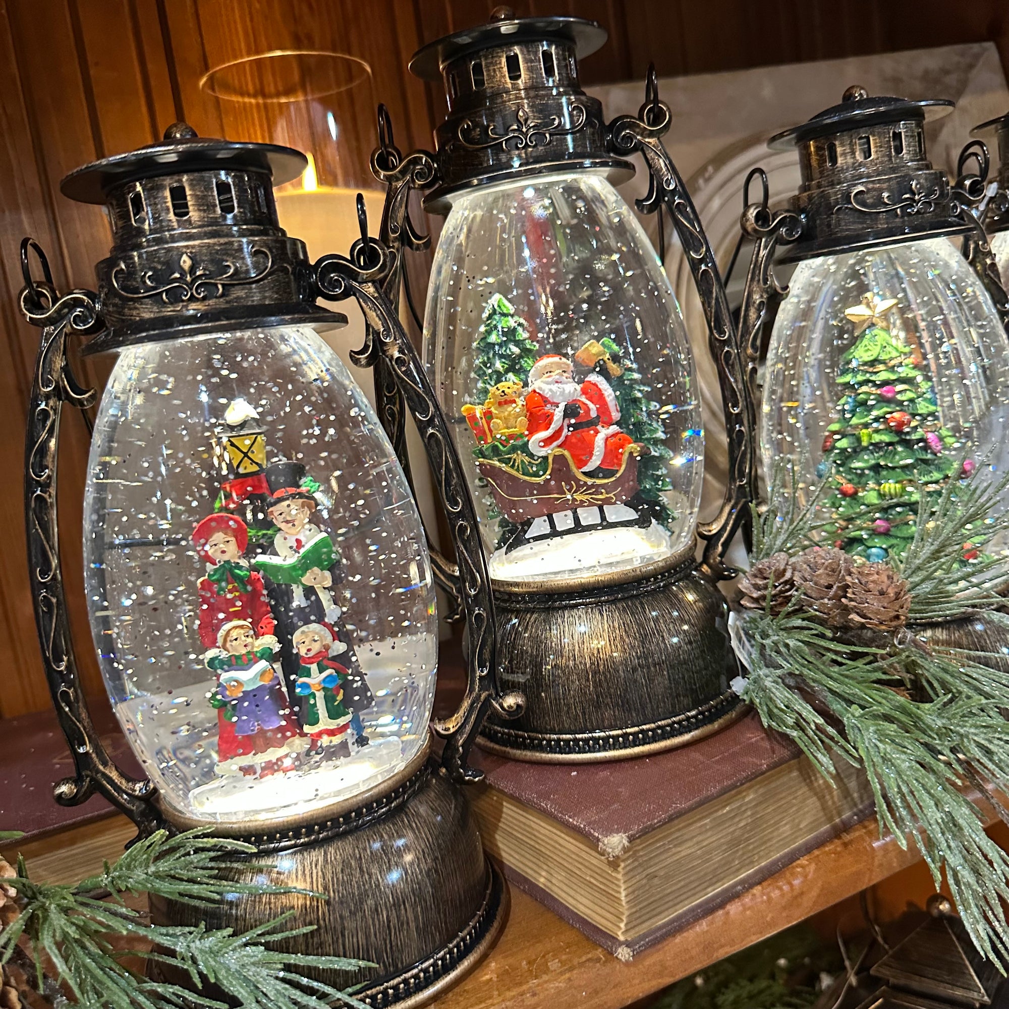 Holiday Scene Spinning Water Globe | Battery Operated