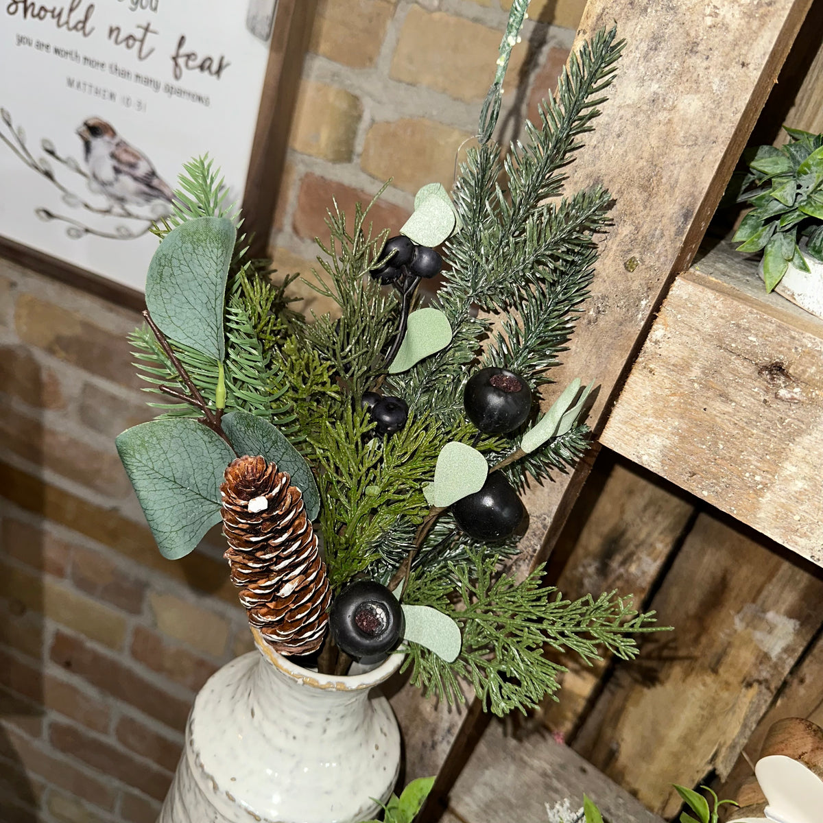 Pine &amp; Berry Spray | 12&quot;