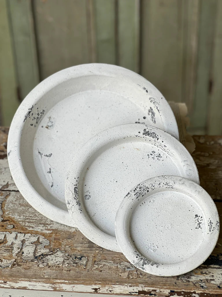 Distressed Metal Footed Tray | Farmhouse White
