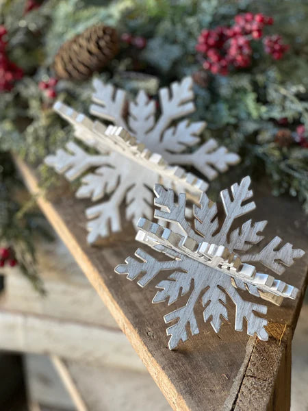 Snowflake Sitter | Wood