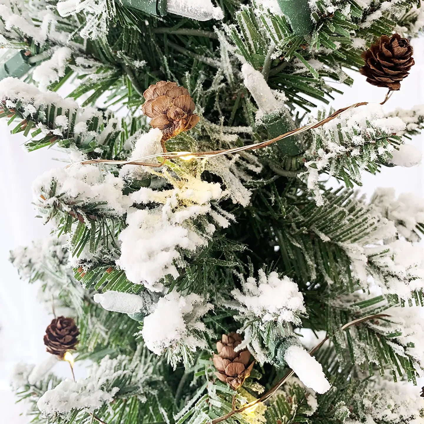 Pinecone LED String Lights | Battery-Operated | 5'